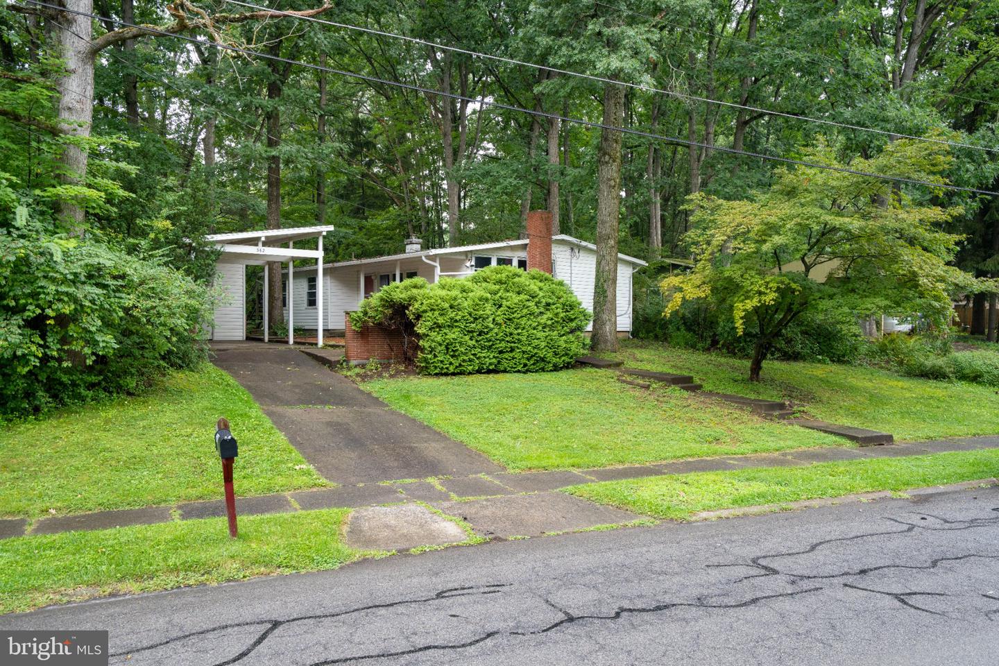 362 Laurel Ln Property Photo 2