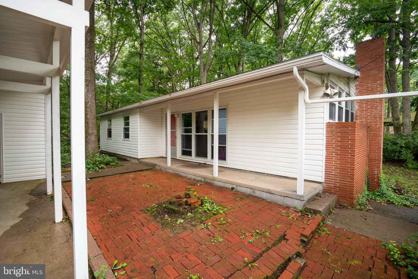 362 Laurel Ln Property Photo 4