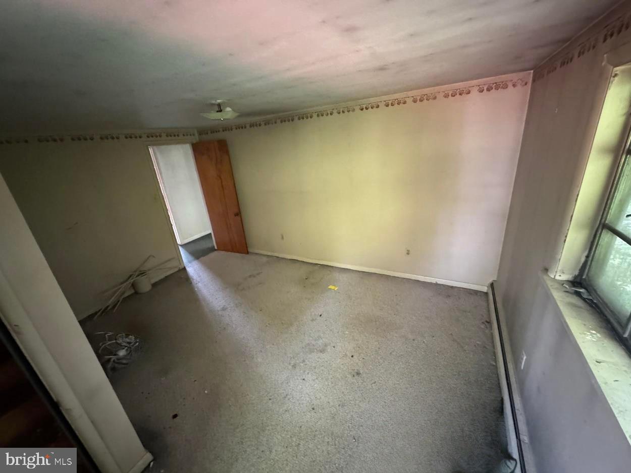 210 E Olive St Property Photo 5
