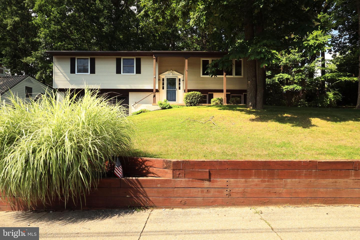 667 Devonshire Dr Property Photo 1