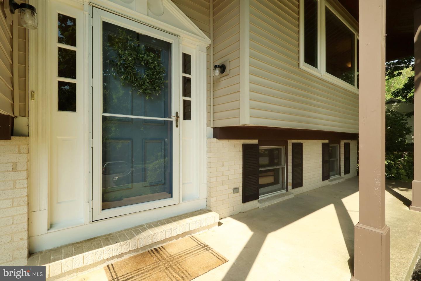 667 Devonshire Dr Property Photo 3