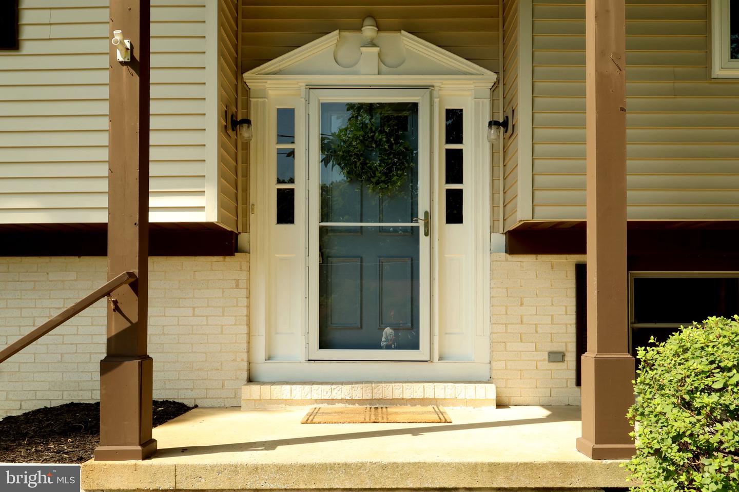 667 Devonshire Dr Property Photo 4