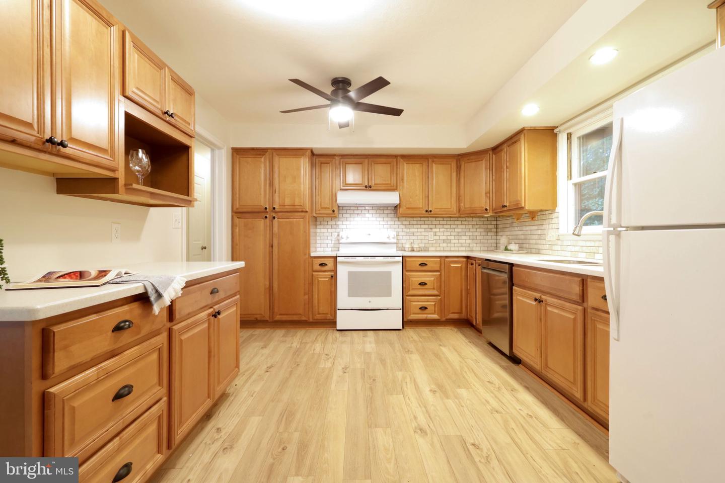 667 Devonshire Dr Property Photo 14