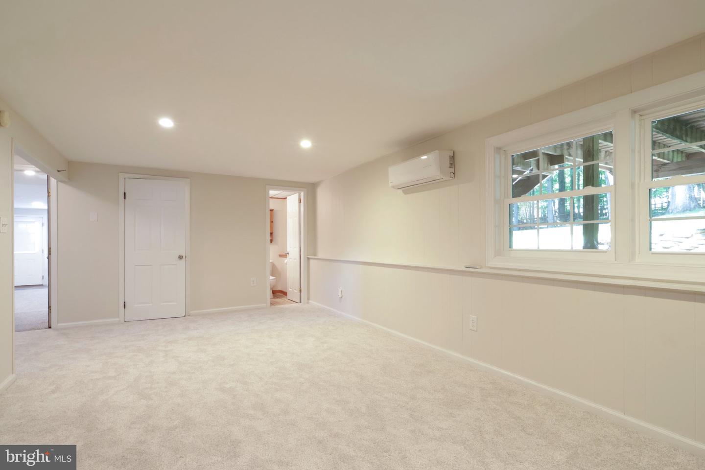 667 Devonshire Dr Property Photo 36