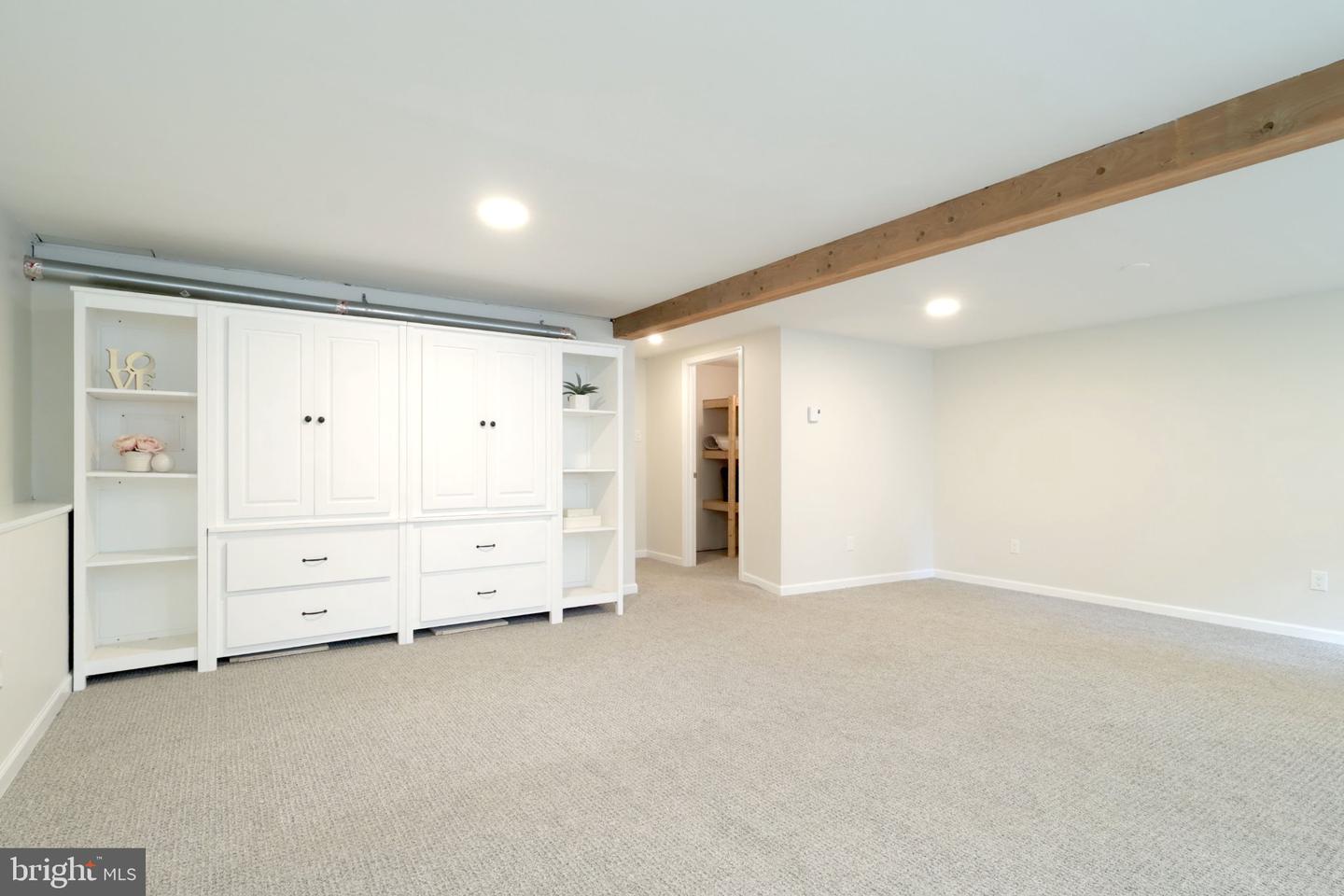 667 Devonshire Dr Property Photo 39