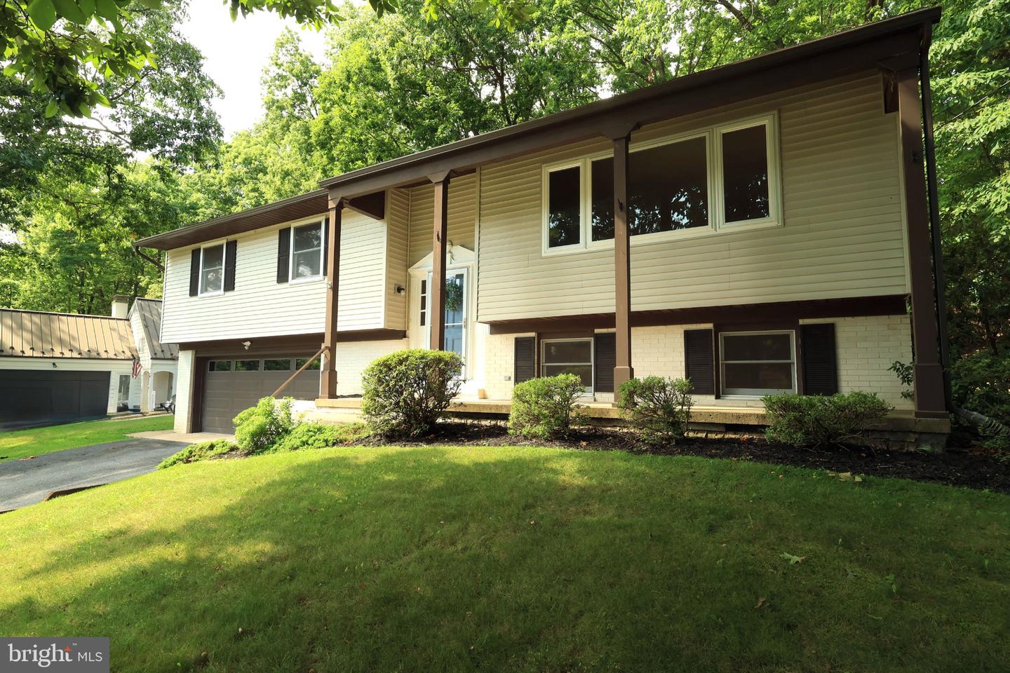 667 Devonshire Dr Property Photo 44