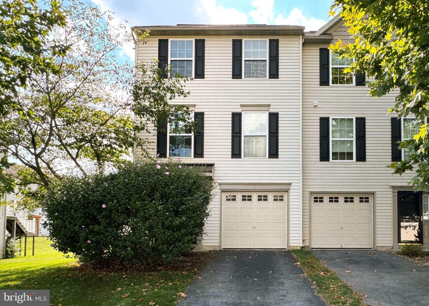 175 Dorchester Ln Property Photo 1