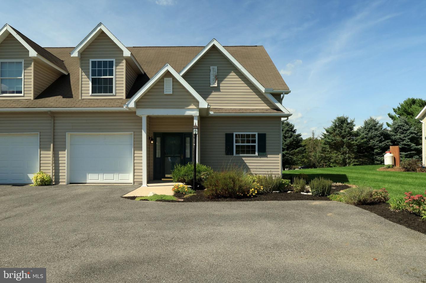 411 Stony Pointe Dr Property Photo 2