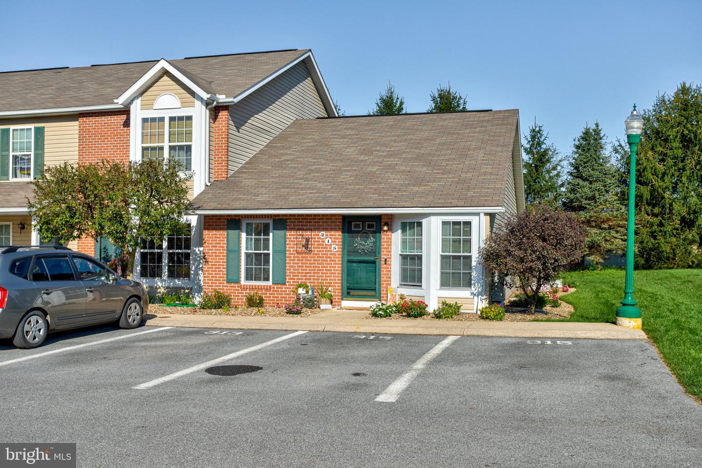 315 Chadham Ct Property Photo 1