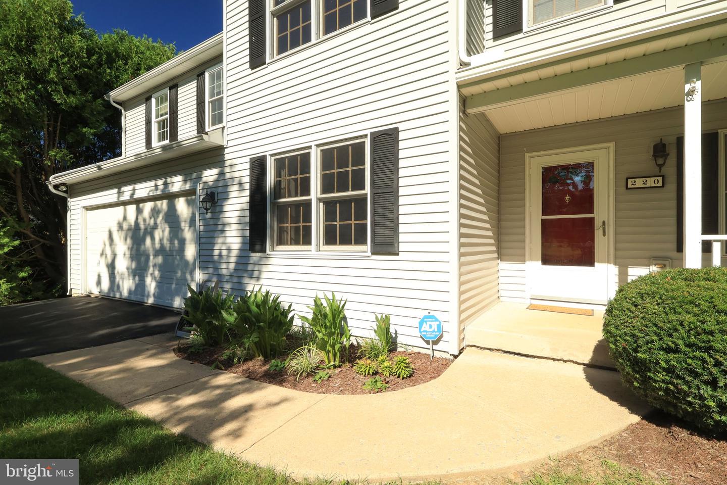 220 Reichenbaugh Ln Property Photo 3
