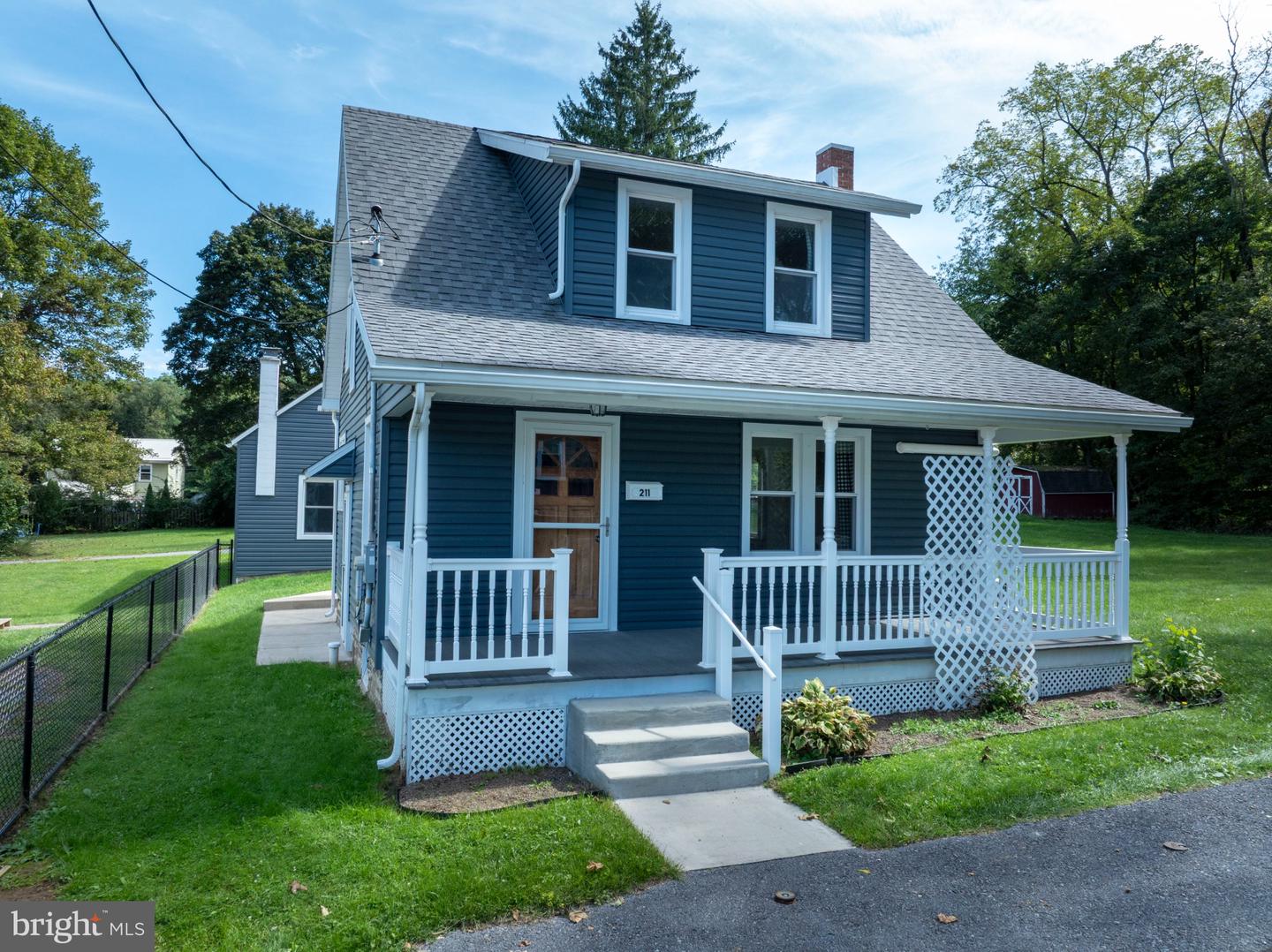 211 Pin Oak St Property Photo 1