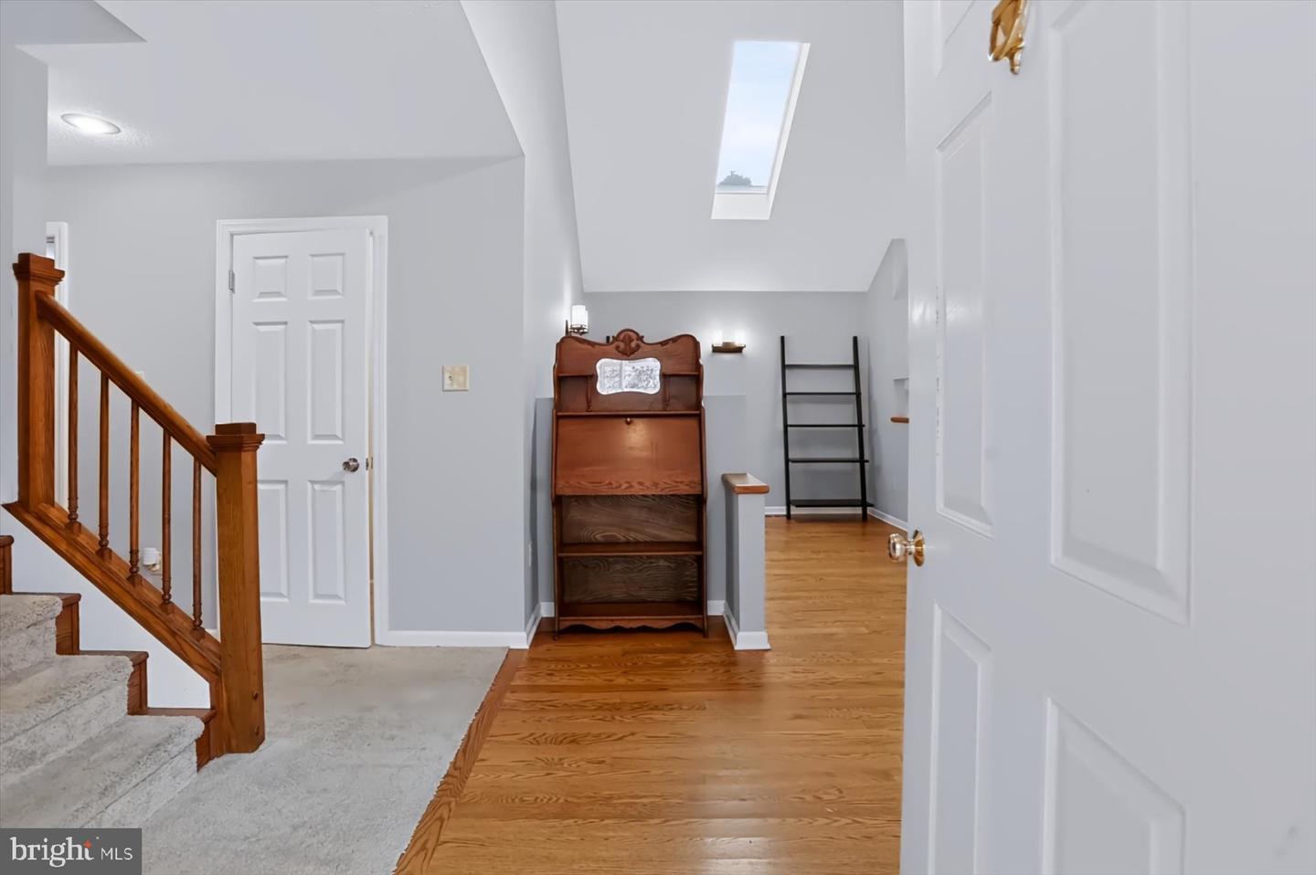 371 Oakwood Ave Property Photo 3