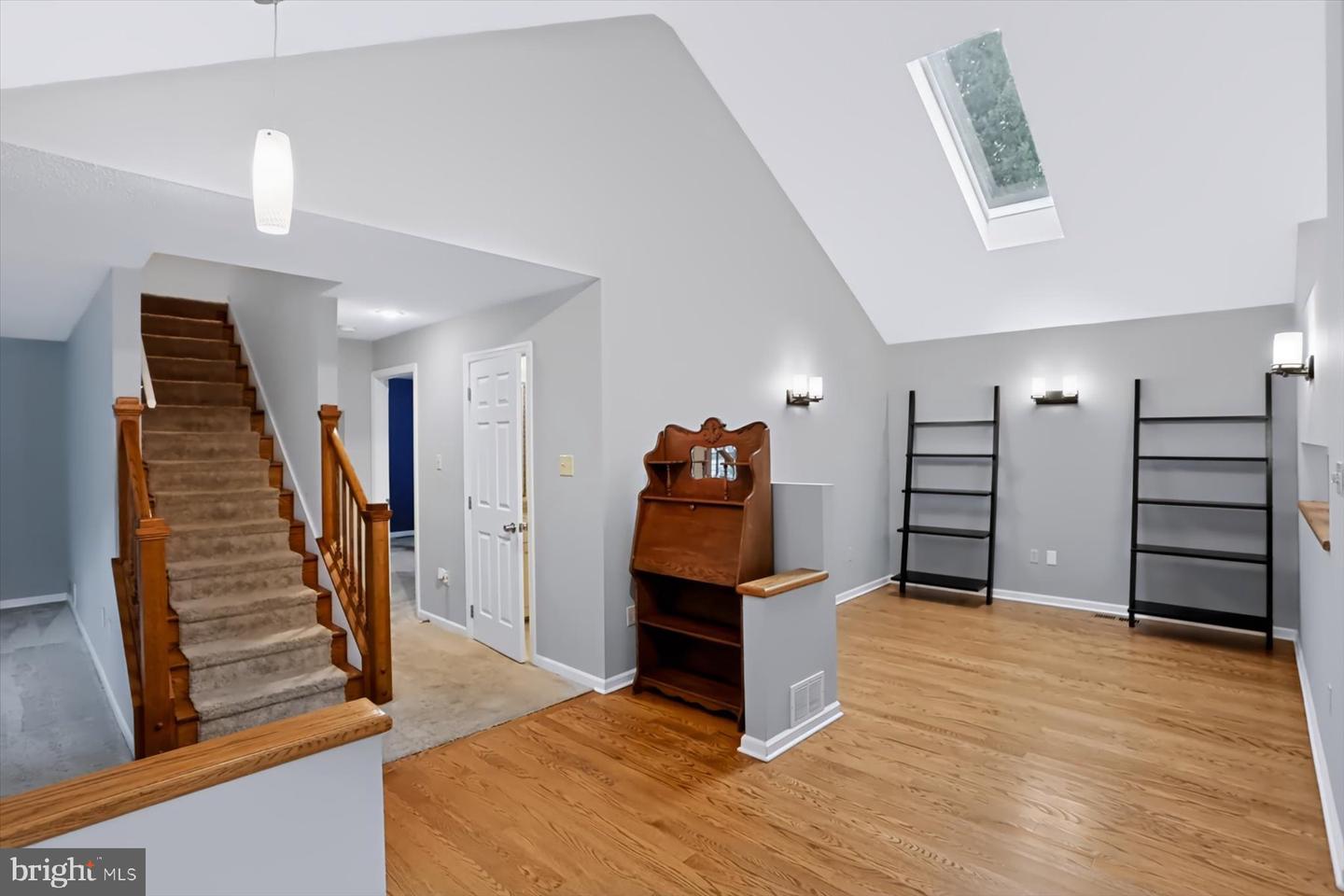 371 Oakwood Ave Property Photo 16