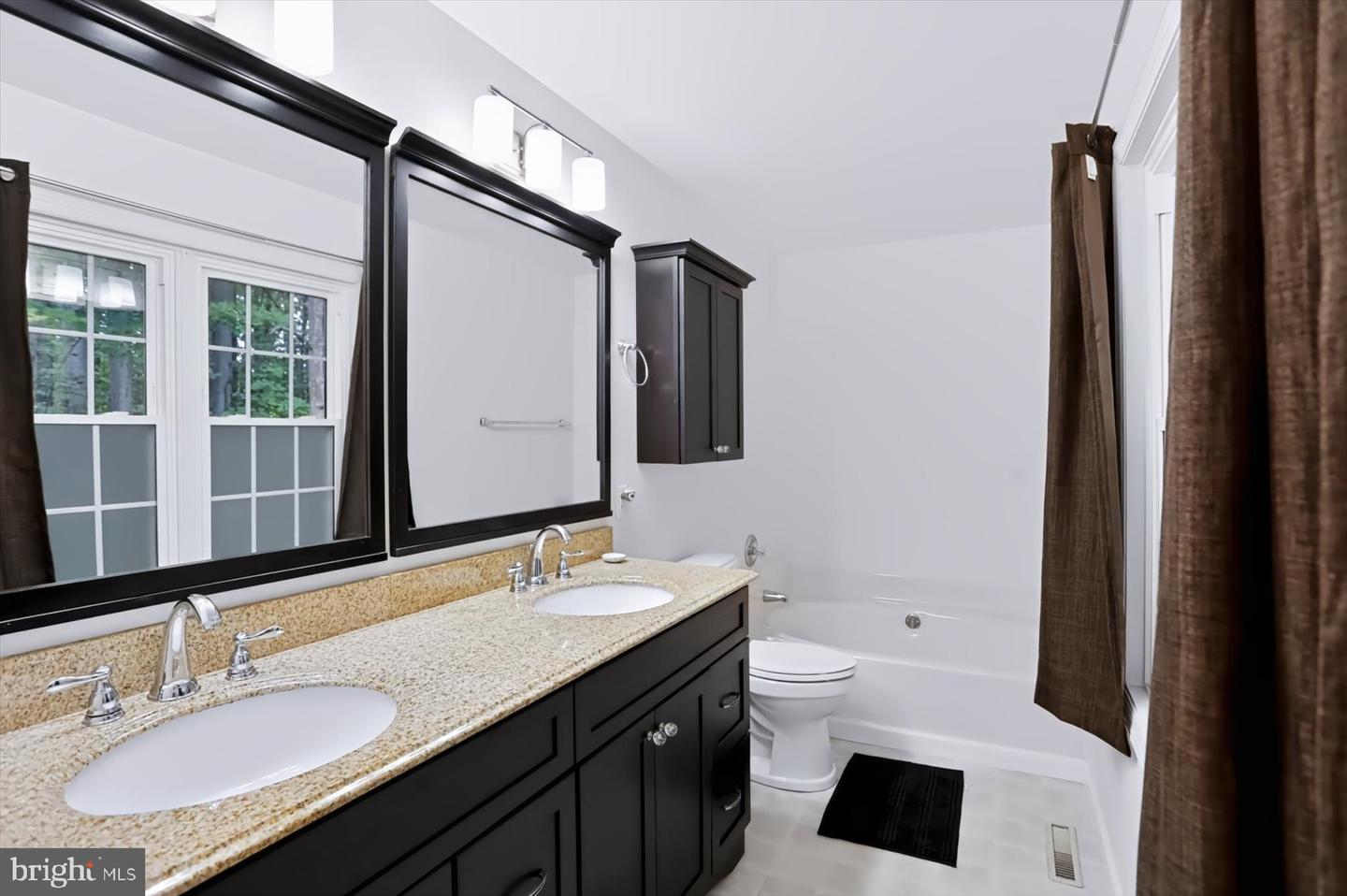 371 Oakwood Ave Property Photo 21