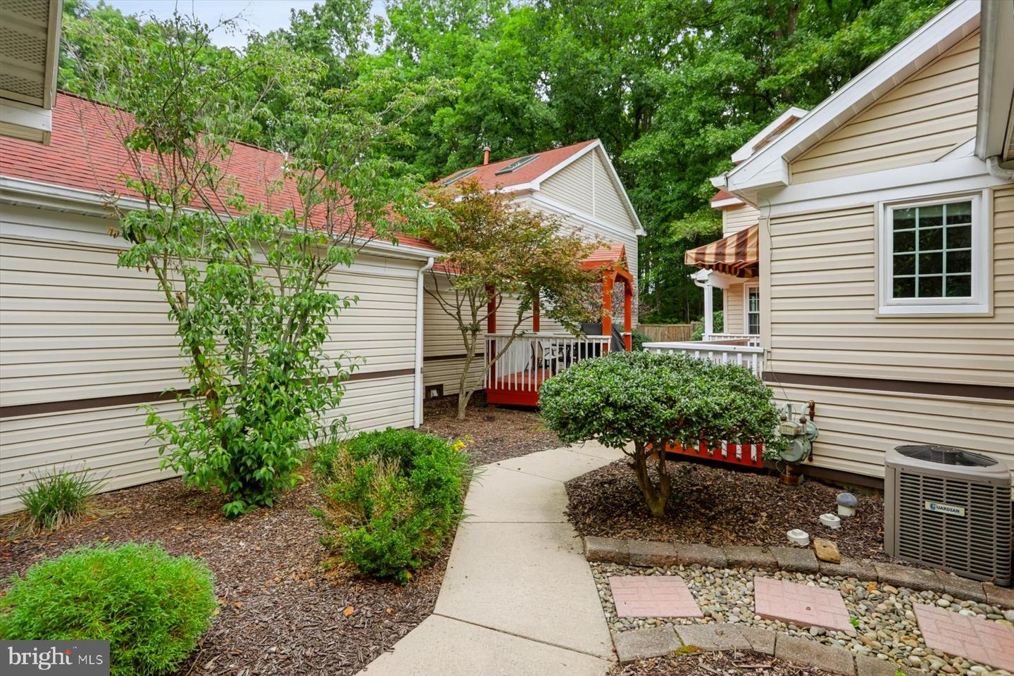 371 Oakwood Ave Property Photo 35