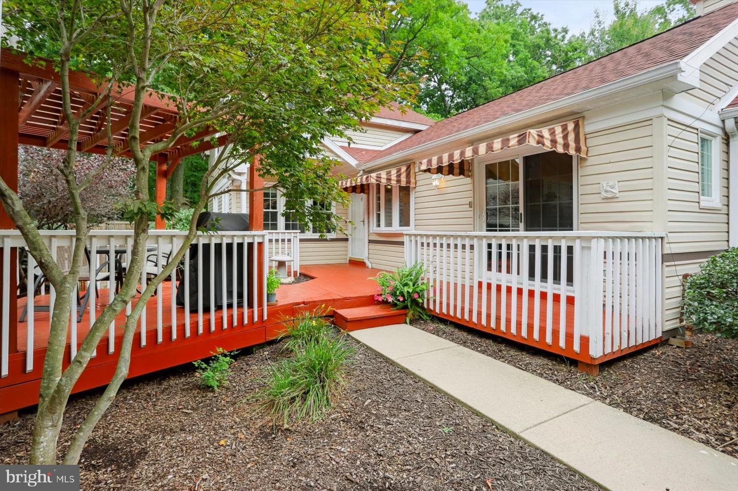371 Oakwood Ave Property Photo 36