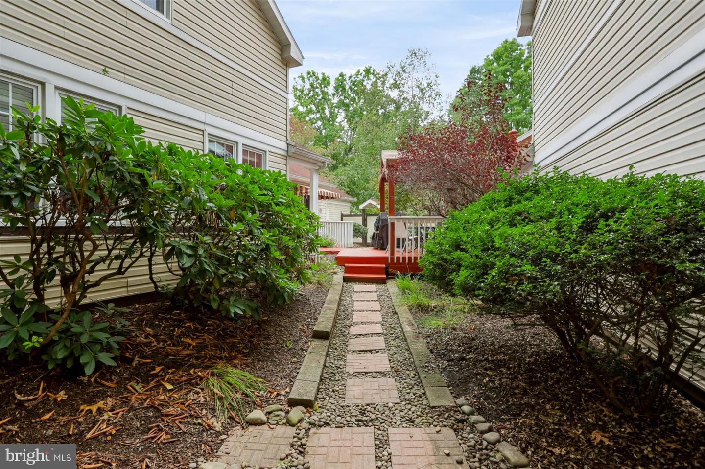 371 Oakwood Ave Property Photo 41