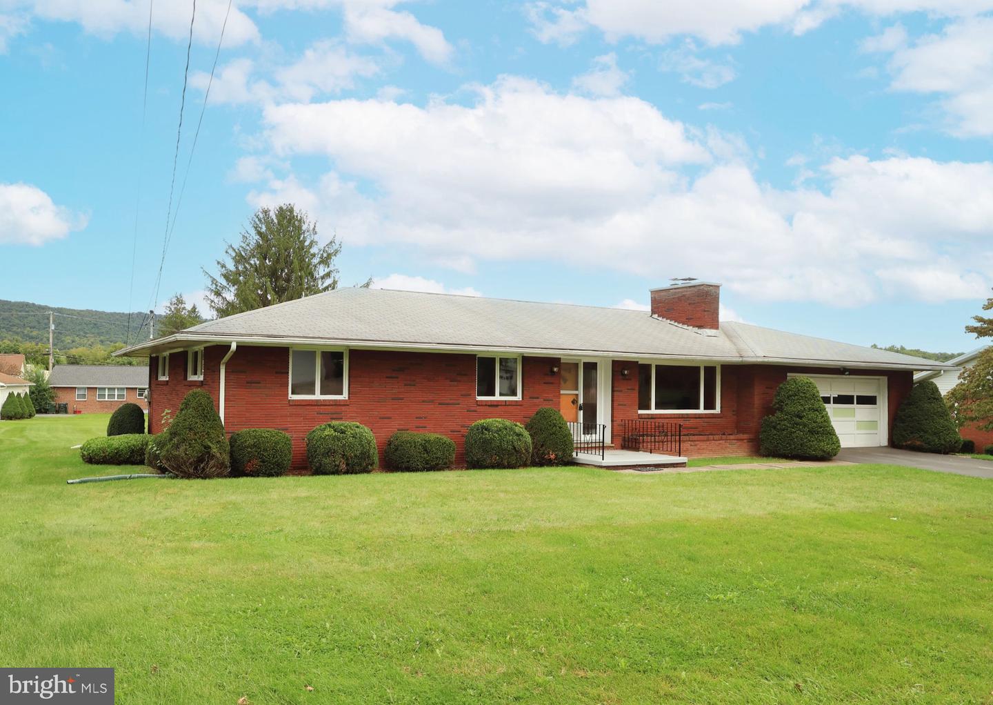 1185 Centre St Property Photo 2