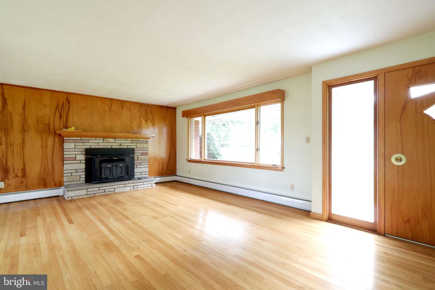 1185 Centre St Property Photo 7