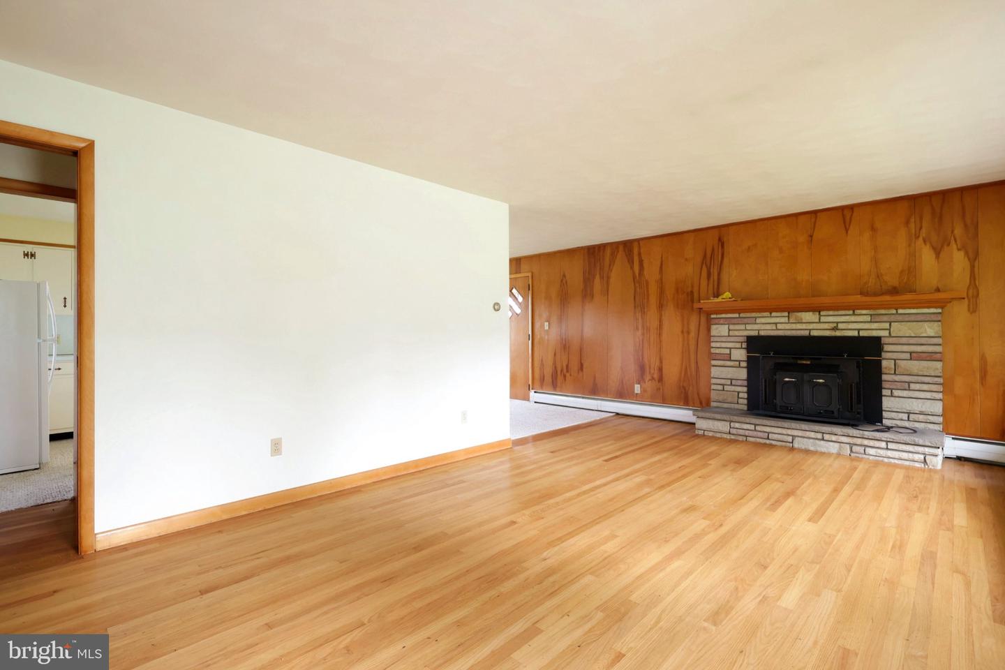 1185 Centre St Property Photo 9