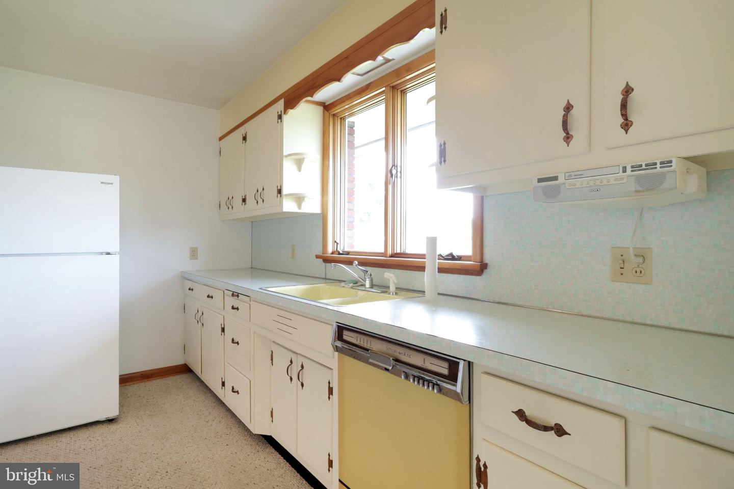 1185 Centre St Property Photo 18