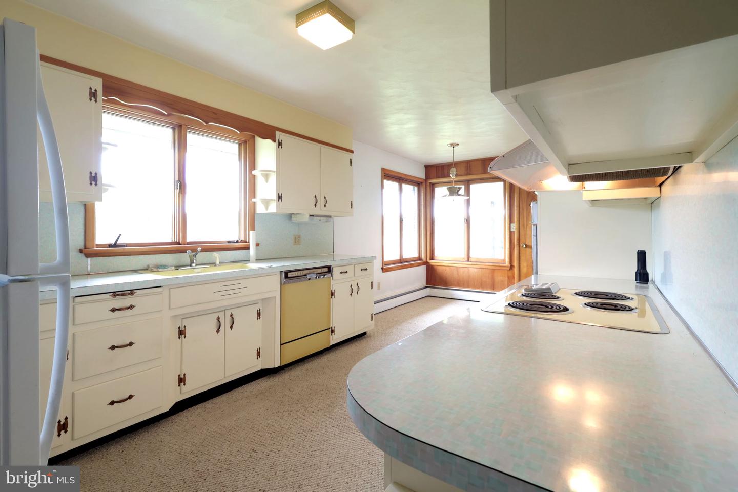 1185 Centre St Property Photo 20