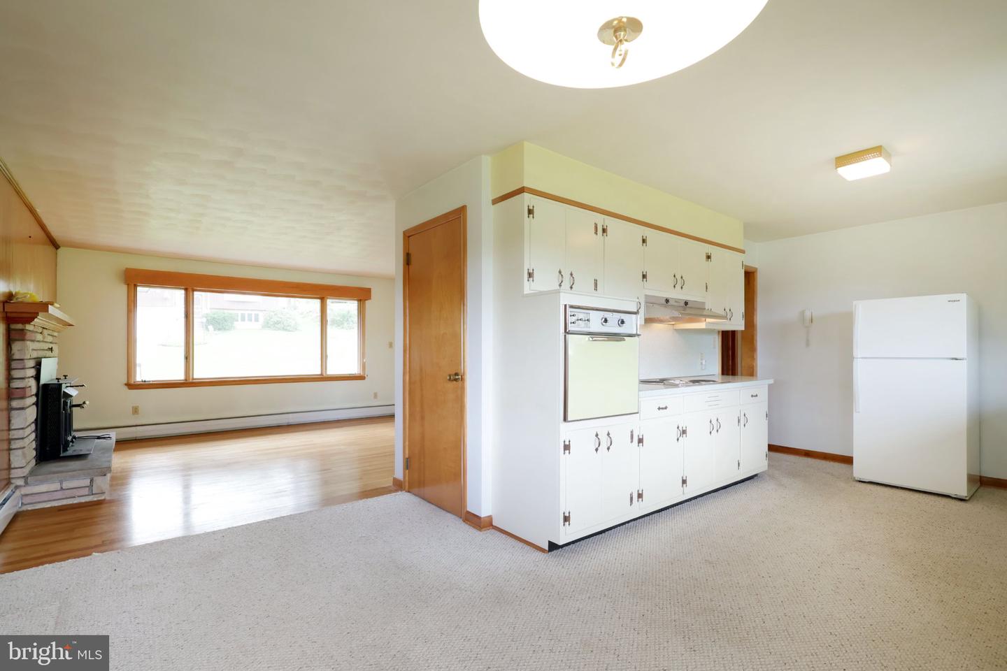 1185 Centre St Property Photo 22