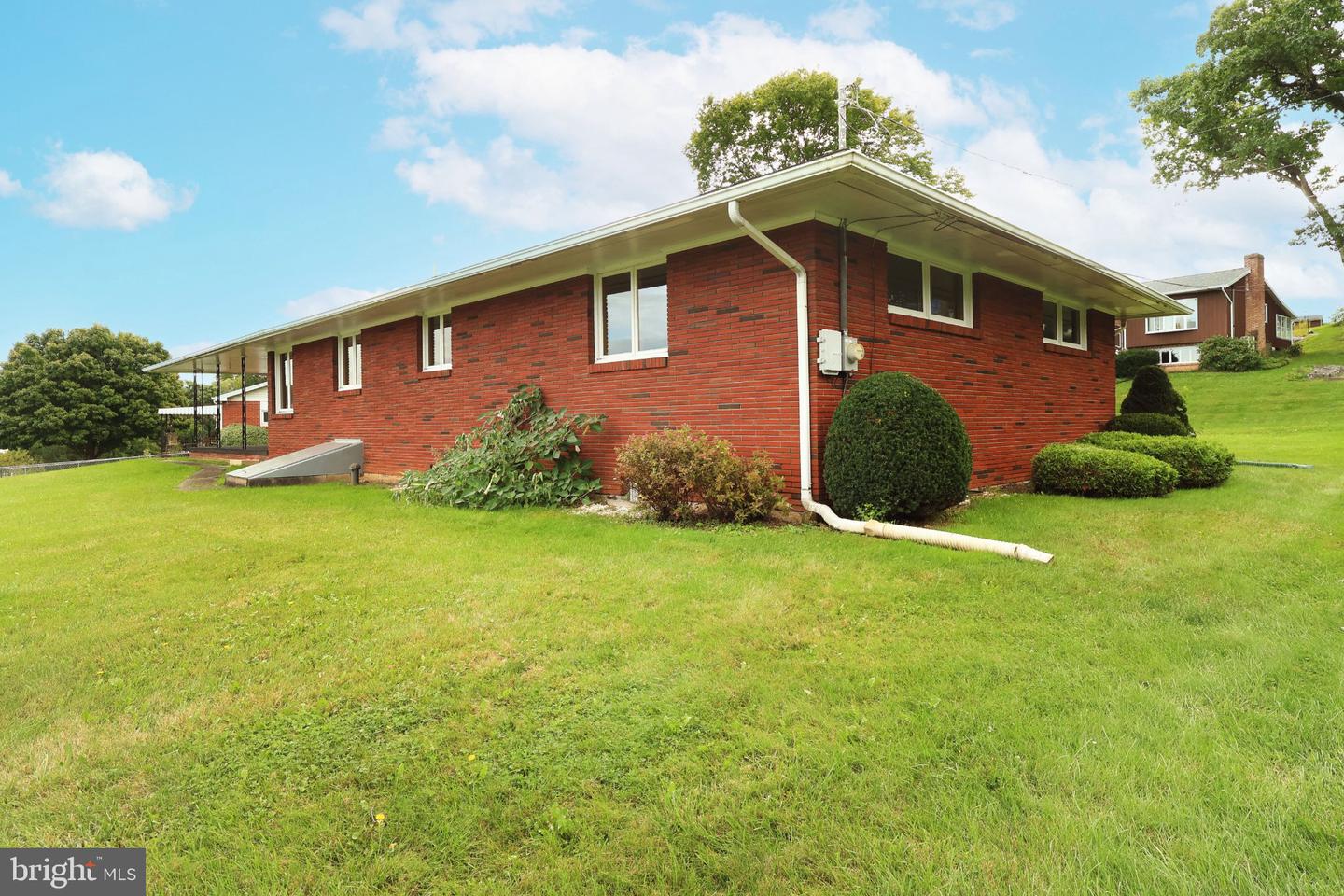 1185 Centre St Property Photo 40