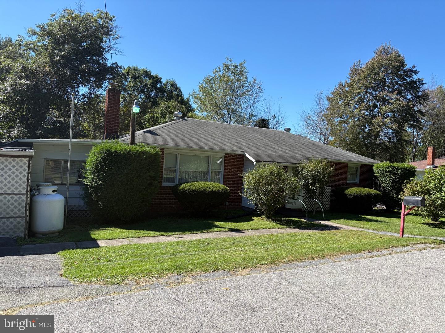 138 Hickory Dr Property Photo 1