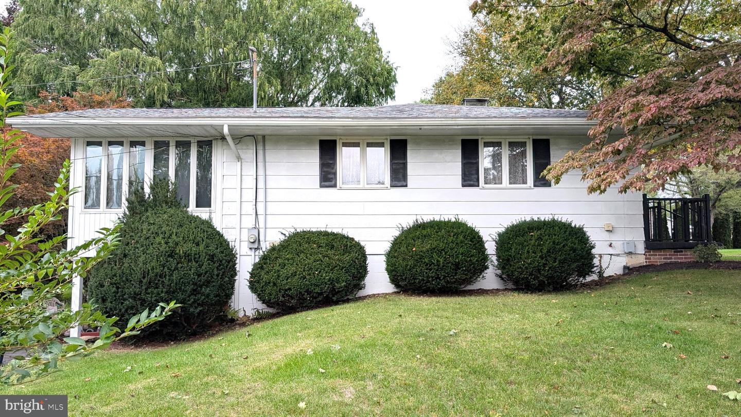 131 Oak St Property Photo 3