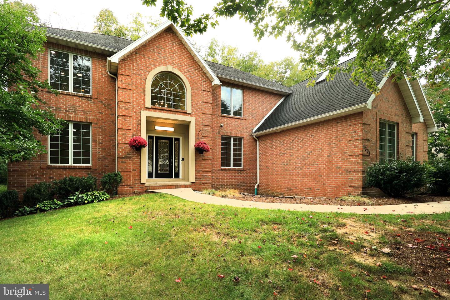 1304 Megan Dr Property Photo 1