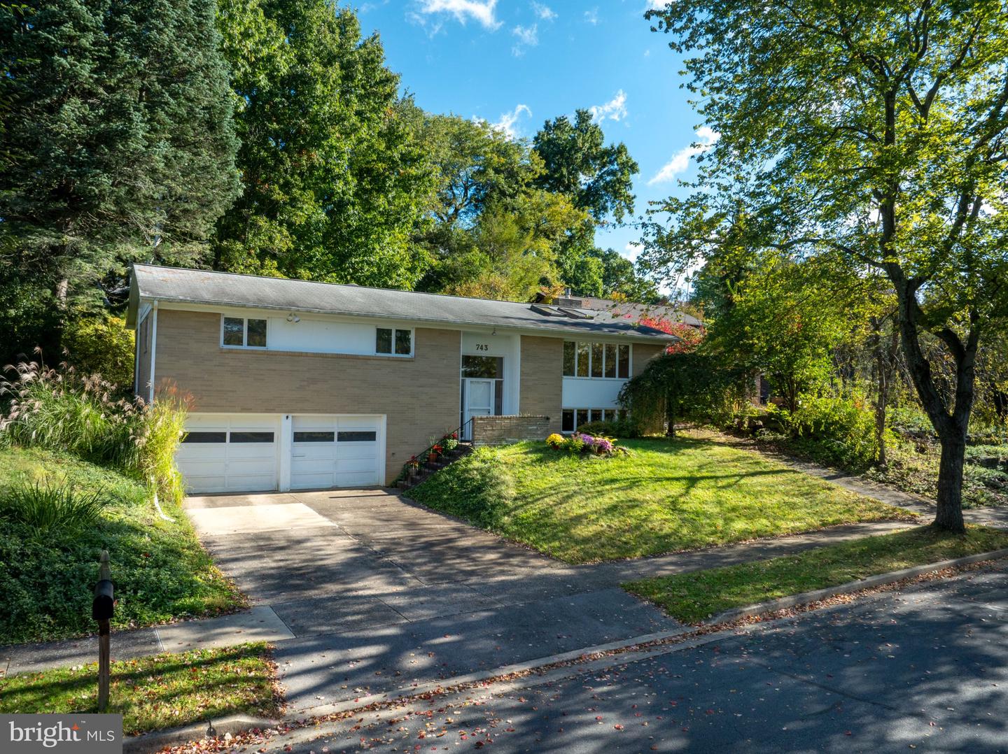 743 GLENN RD Property Photo 1