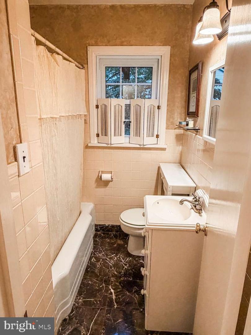 1401 S Pugh St Property Photo 9
