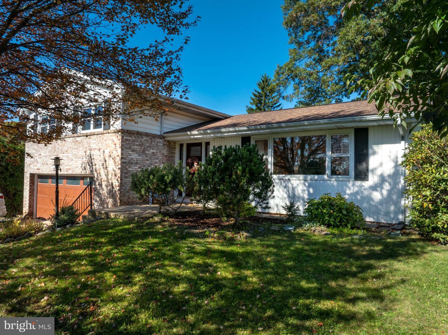 157 W CLEARVIEW AVE Property Photo 1
