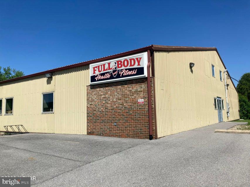 501 Walnut St E Property Photo 2