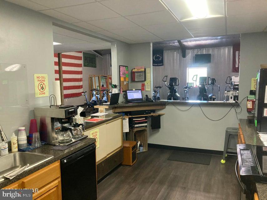 501 Walnut St E Property Photo 8