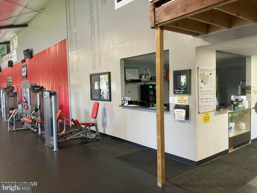 501 Walnut St E Property Photo 9