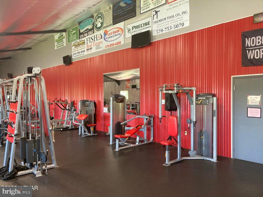 501 Walnut St E Property Photo 13