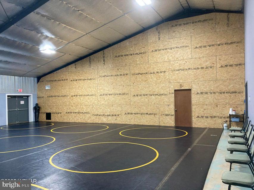 501 Walnut St E Property Photo 18