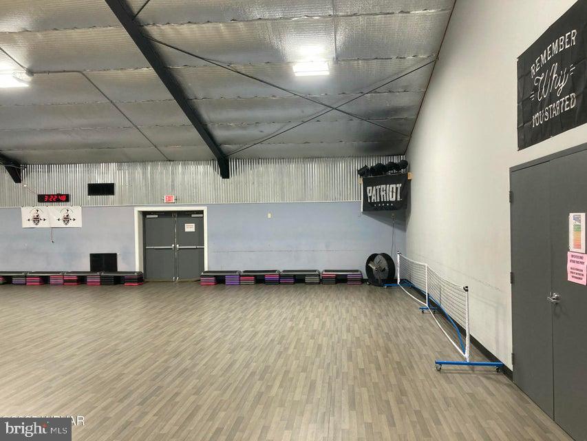 501 Walnut St E Property Photo 19