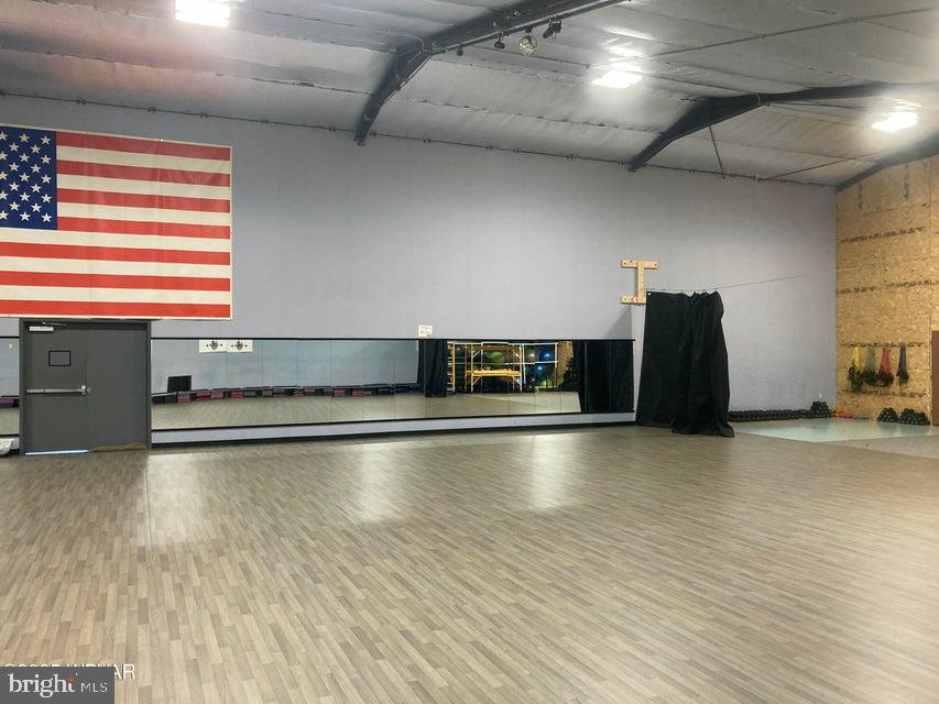 501 Walnut St E Property Photo 21