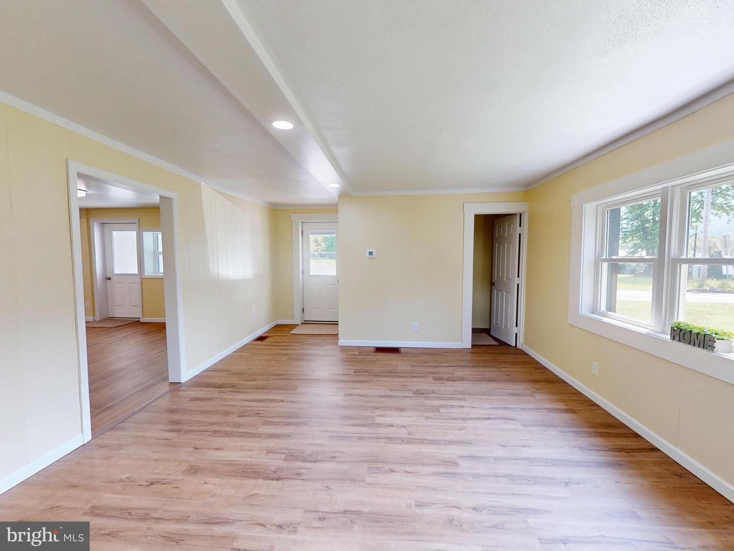 637 E Park St Property Photo 3