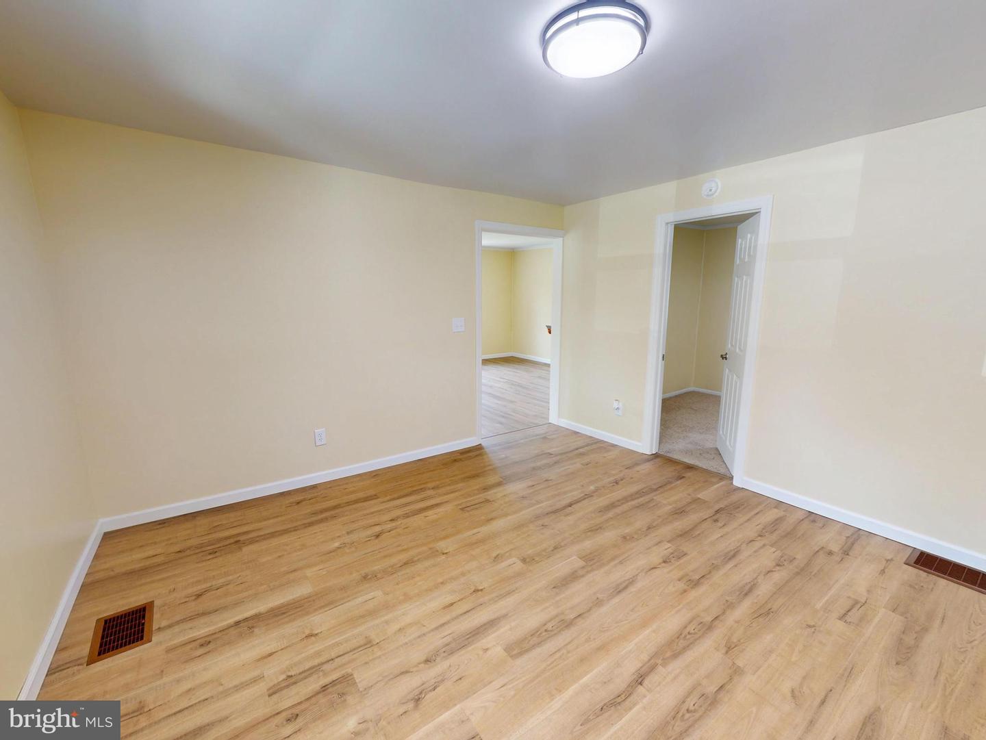 637 E Park St Property Photo 5