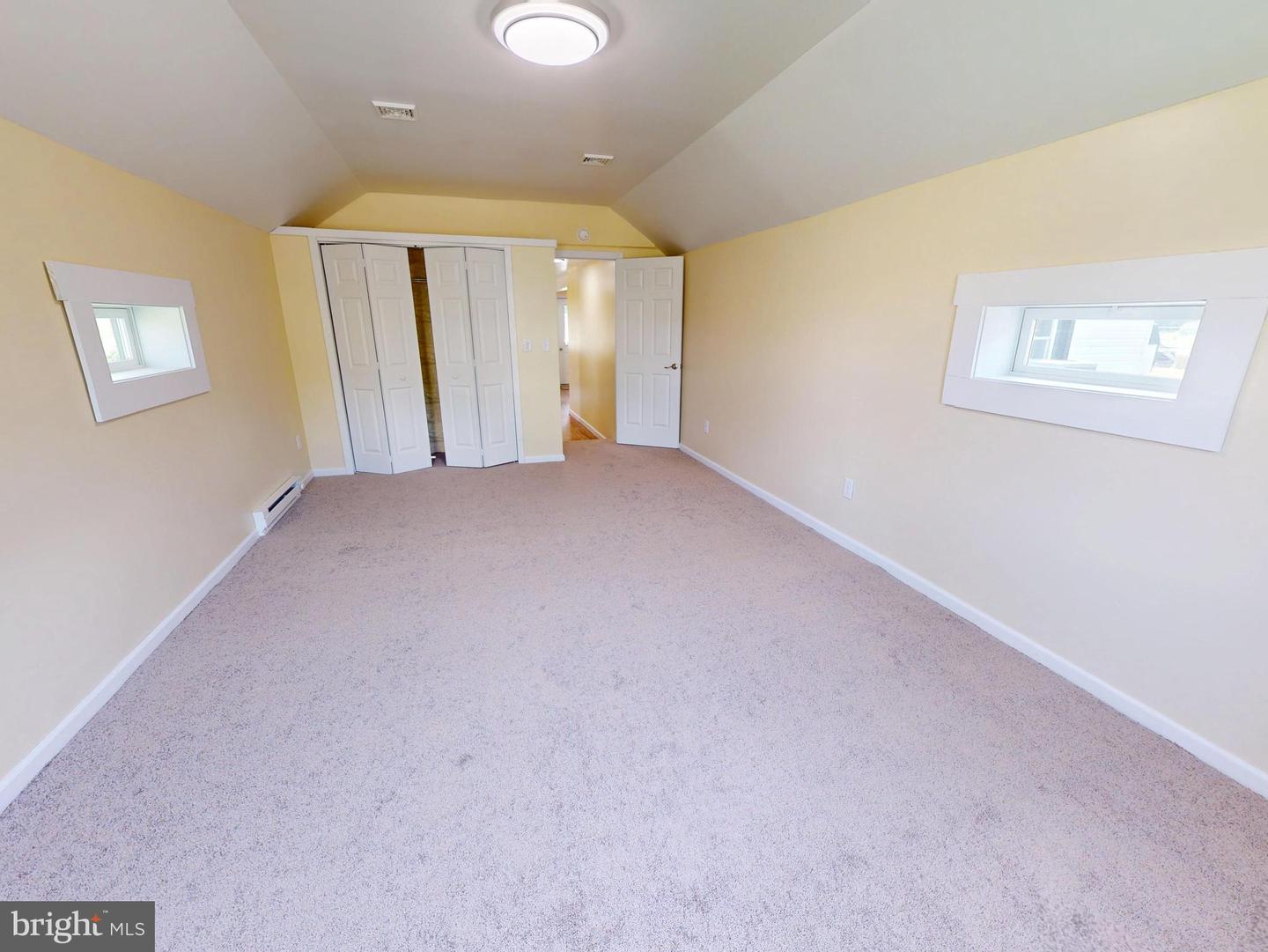 637 E Park St Property Photo 12