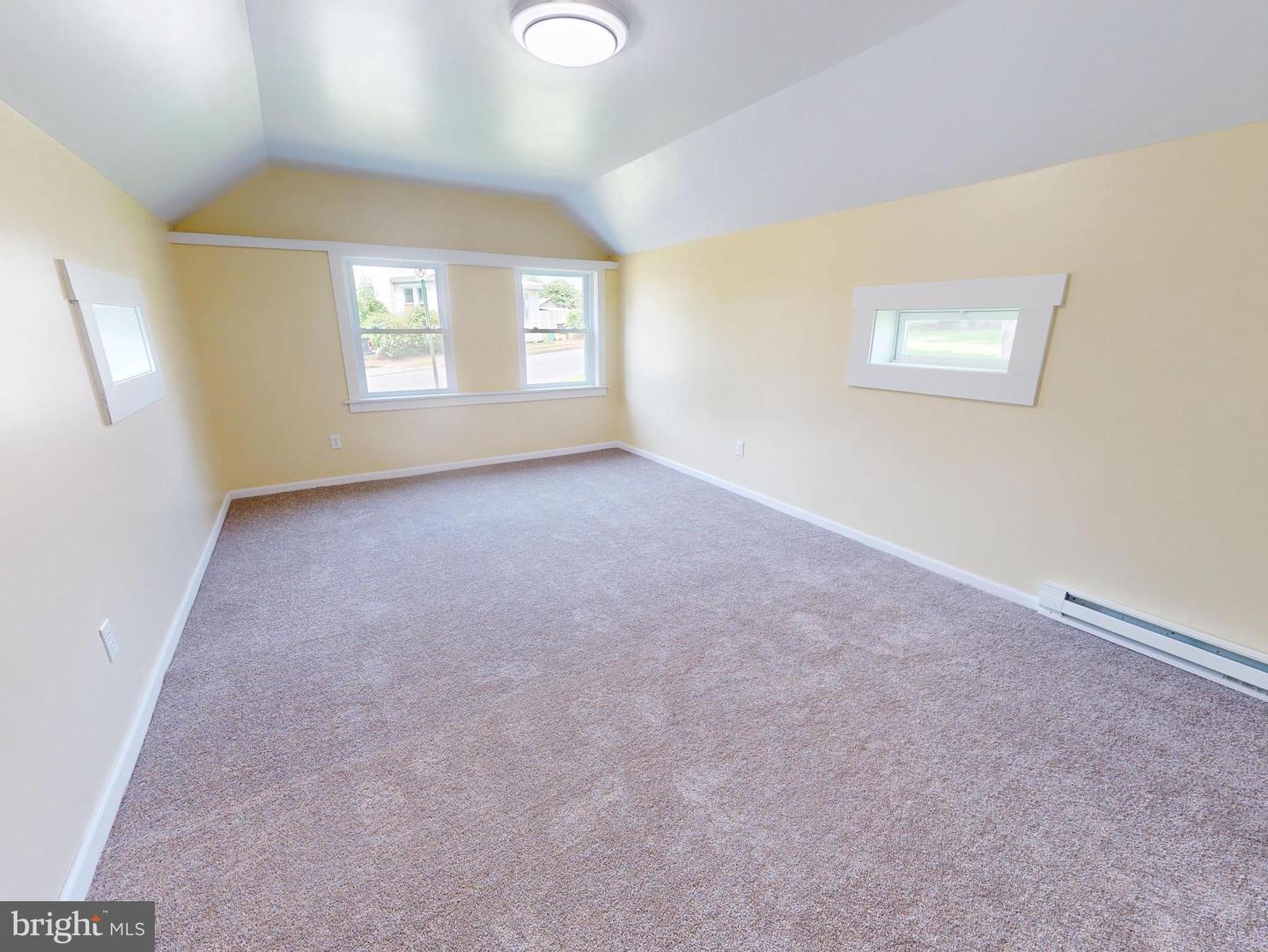 637 E Park St Property Photo 13