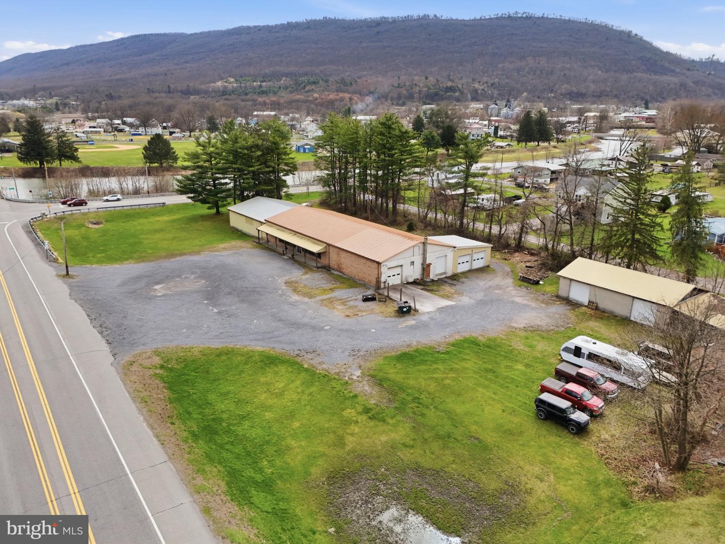 3250 Eagle Valley Rd Property Photo 2