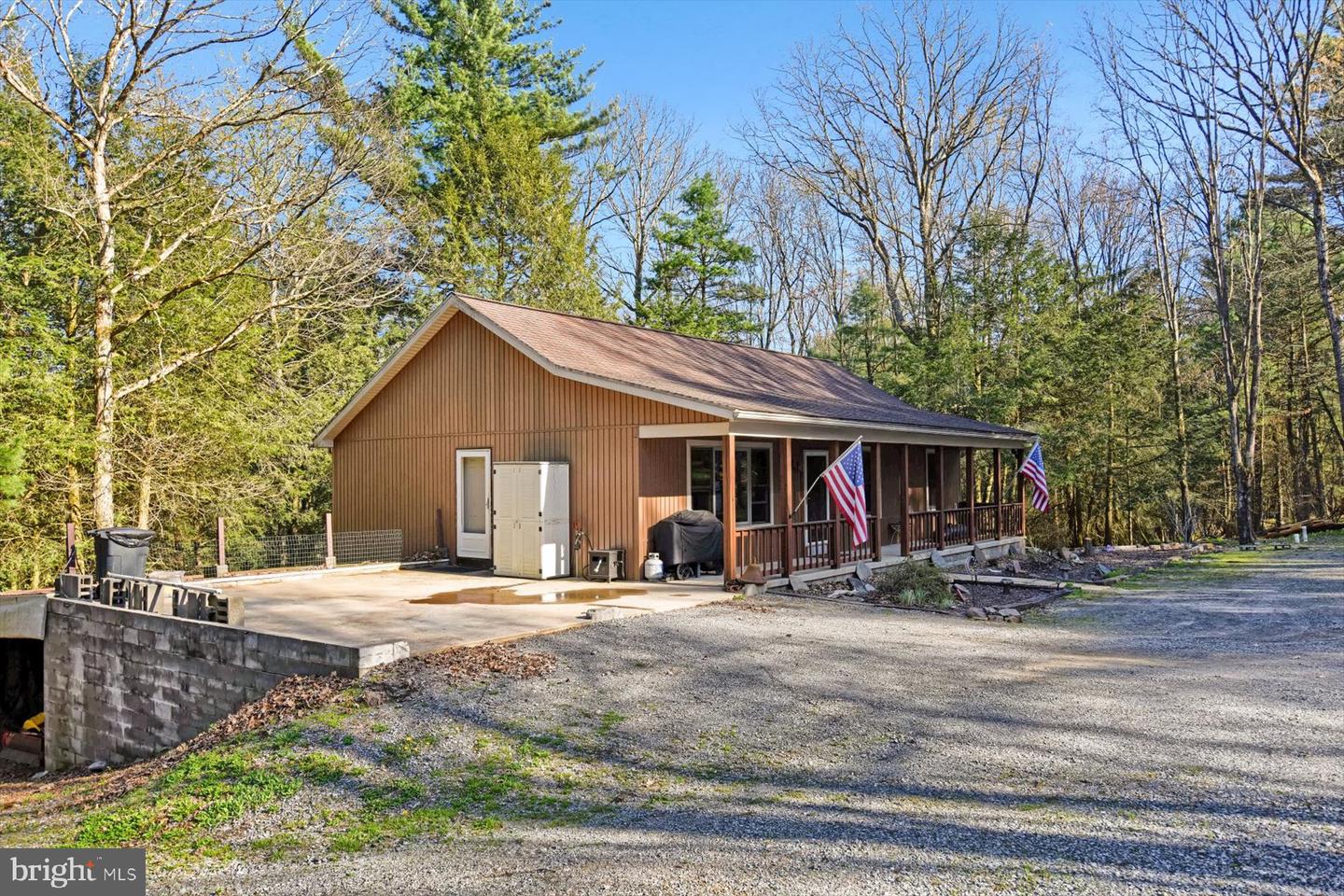 45 Laurel Ln Property Photo 2