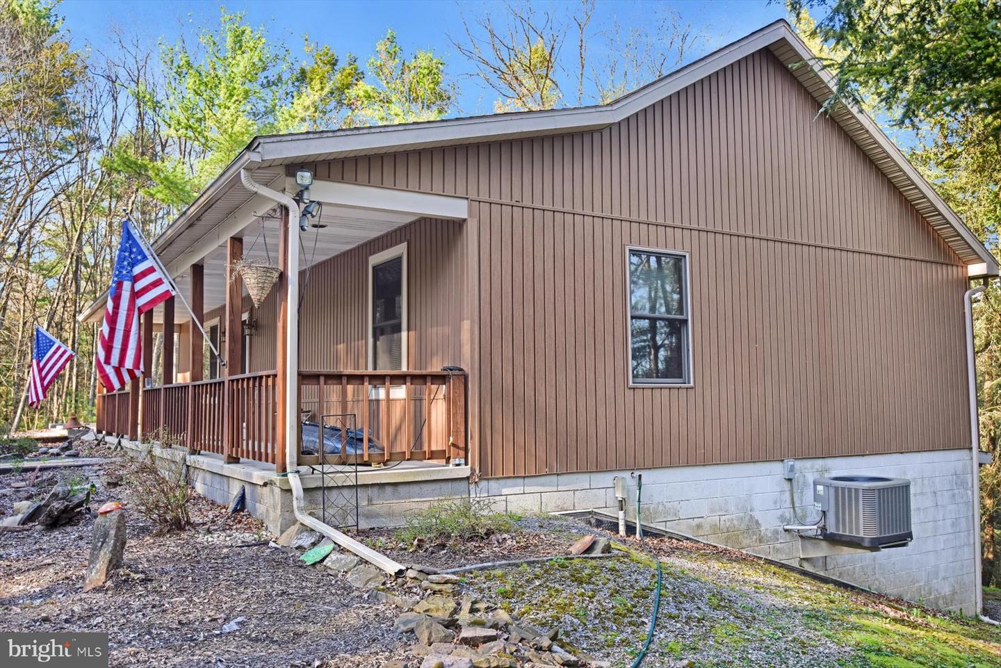 45 Laurel Ln Property Photo 3