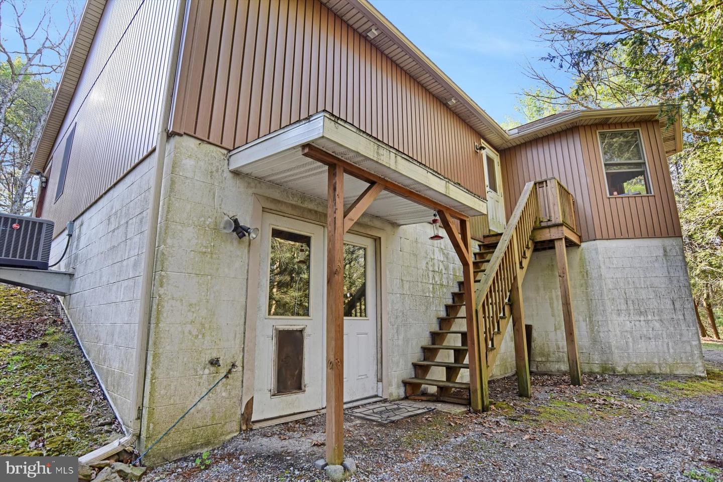 45 Laurel Ln Property Photo 5