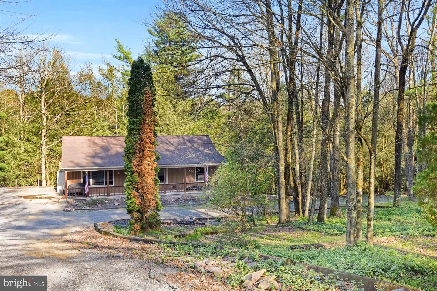 45 Laurel Ln Property Photo 8